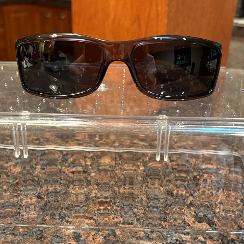 Gucci Women's Rectangular Sunglasses in Dark Brown/Black